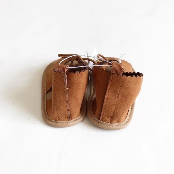 Old Navy NWT tan scalloped sandals 6-12m (US 3) - Picture 3 of 4